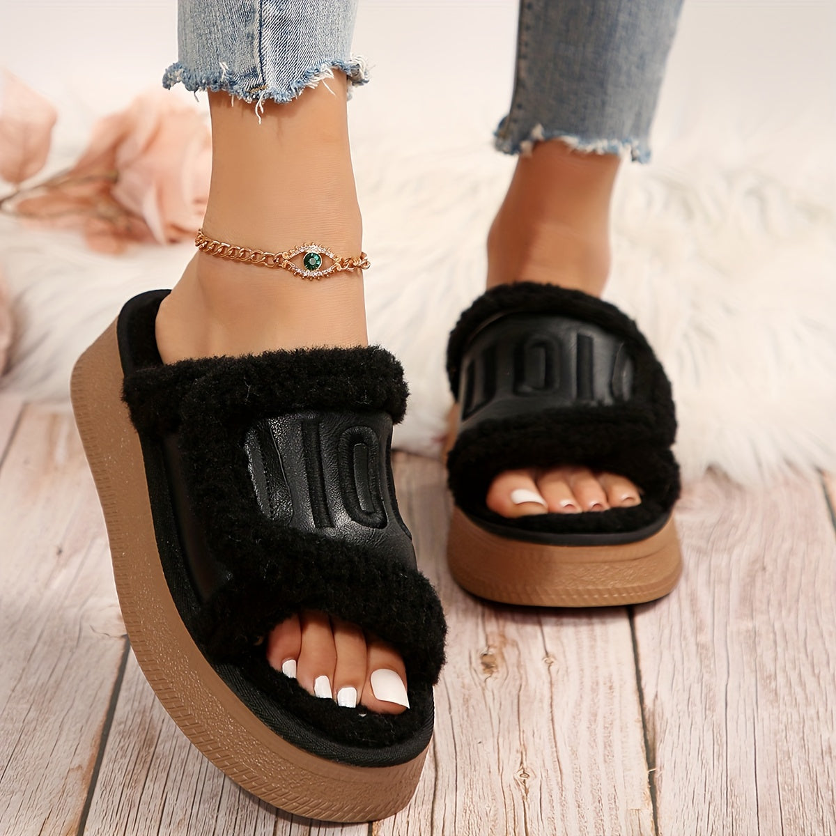Fashionable Chunky Platform Slippers with Faux Fur for Indoor Comfort - Women's Home Slippers - Cozy & Stylish - Soft Faux Fur Lining - Perfect for Lounging & Relaxing - Ideal Gift for Women